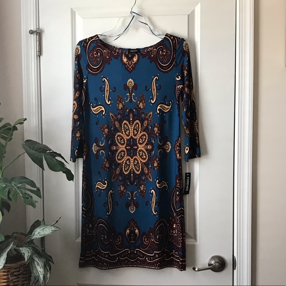 SALE‼️NWT Paisley long sleeved dress❤️